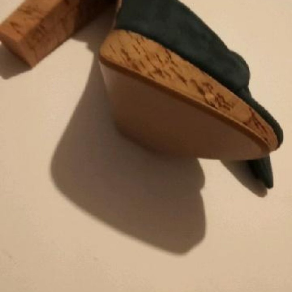 Shoes - Picture 4 of 4